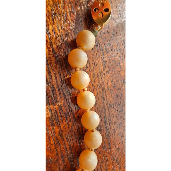 Vintage Marvella Faux Pearl Necklace with Fancy Gold Tone Shell Clasp 24"L - Picture 10 of 12